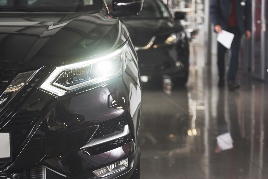 size_headlights-hood-black-luxury-car.jpg